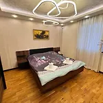 Modern Oasis On The Sea Garden - 2 Bedroom Βάρνα