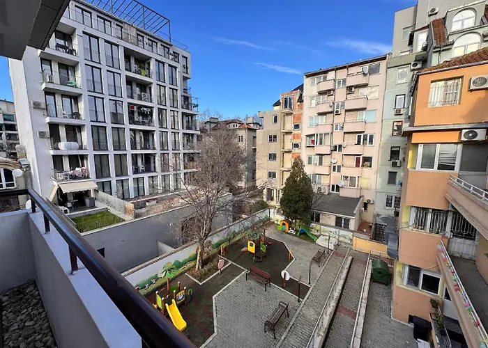 아파트 Modern Oasis On The Sea Garden - 2 Bedroom 바르나