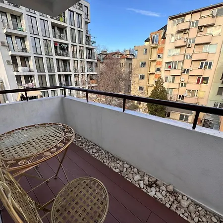 Modern Oasis On The Sea Garden - 2 Bedroom Appartamento