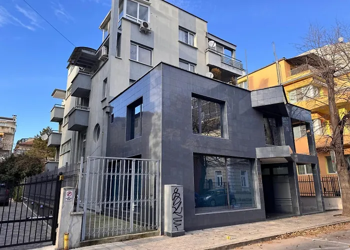 Modern Oasis On The Sea Garden – 2 Bedroom Appartement *